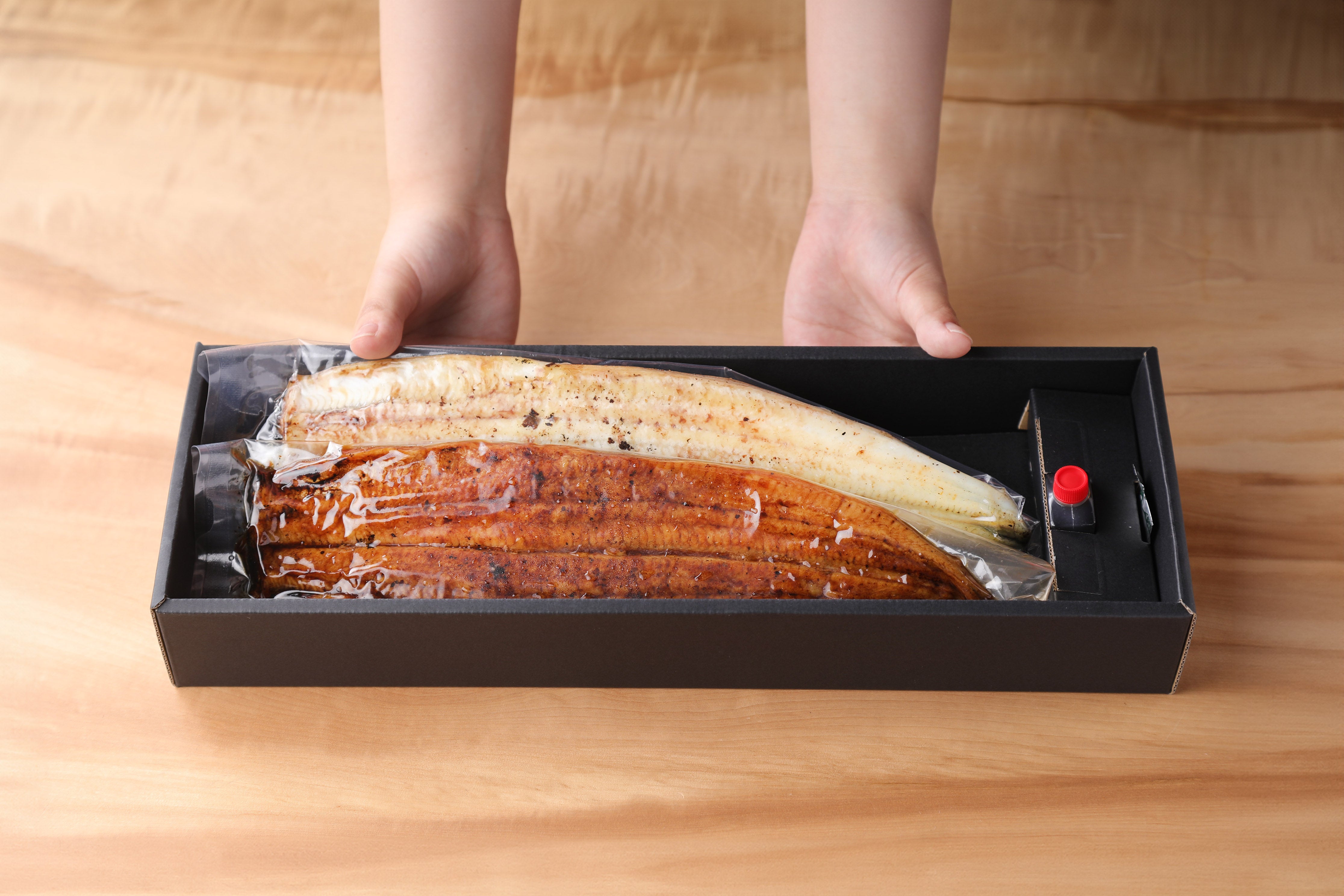 名物 一本うなぎ 紅白セット【うなぎギフト用化粧箱】｜うなぎ四代目